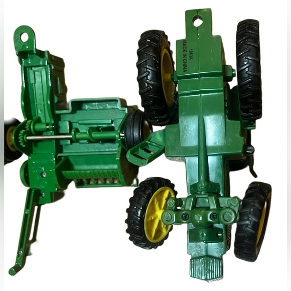 John Deere Toy Small Tractor Set - Picture 7 of 11